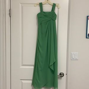 Girls green David’s Bridal dress in size 6.
